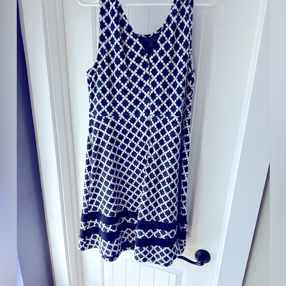 Flattering and Versatile Dress - Picture 2 of 3